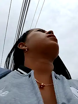  andrea30 online show from February 6, 2025, 3:41 pm