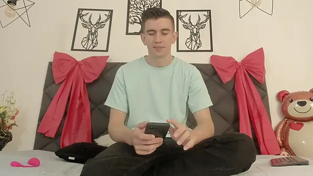 MikaelSlow online show from February 16, 2025, 4:31 am