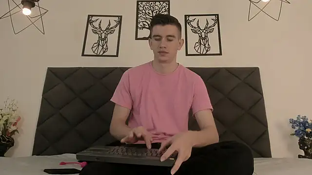 MikaelSlow online show from February 27, 2025, 4:20 am