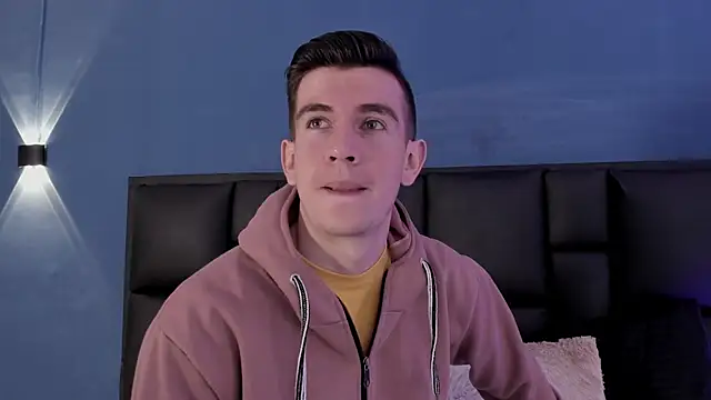 MikaelSlow online show from September 9, 2025, 4:12 am