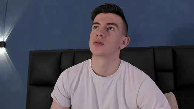 MikaelSlow online show from September 19, 2025, 3:30 am