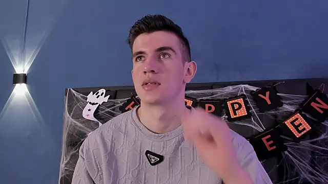 MikaelSlow online show from October 24, 2025, 3:47 am