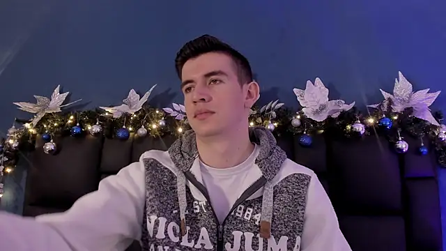 MikaelSlow online show from November 27, 2025, 4:03 am