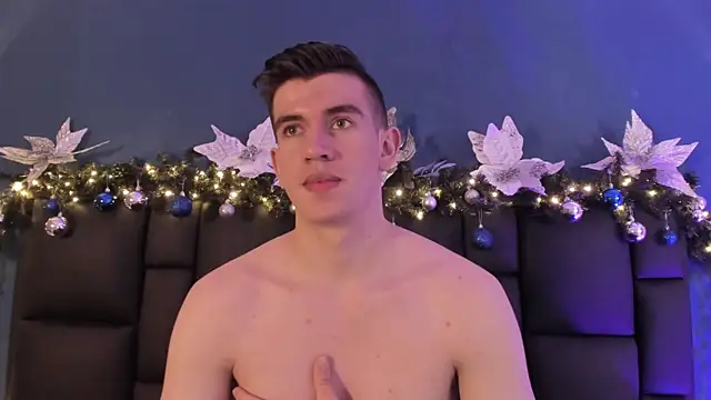 MikaelSlow online show from December 16, 2025, 3:33 am