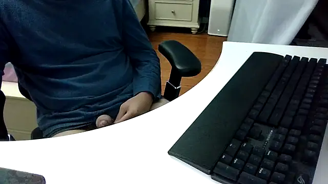 big-pig online show from November 29, 2025, 1:47 pm