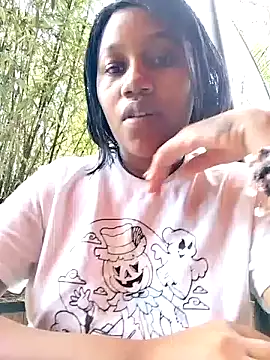 Snapshot of SquirtQueen222 chatting on December 20, 2024, 2:27 pm SquirtQueen222 online show from December 20, 2024, 2:27 pm