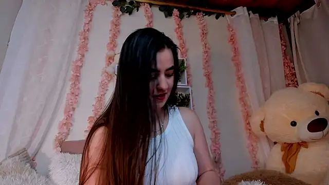 Idara and Edahi01 online show from November 4, 2025, 4:00 am