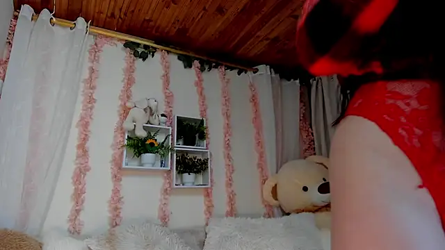 Idara and Edahi01 online show from November 11, 2025, 1:33 pm