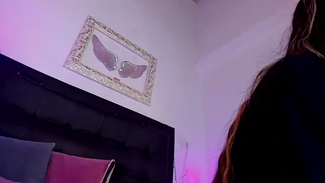 Mia 222 online show from January 29, 2025, 6:28 pm