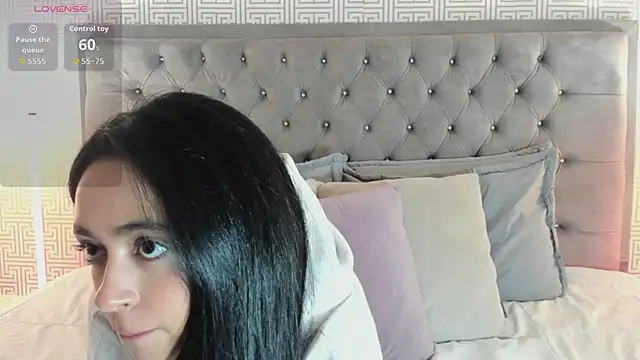 HannaClarrk  online show from January 14, 2026, 2:12 pm