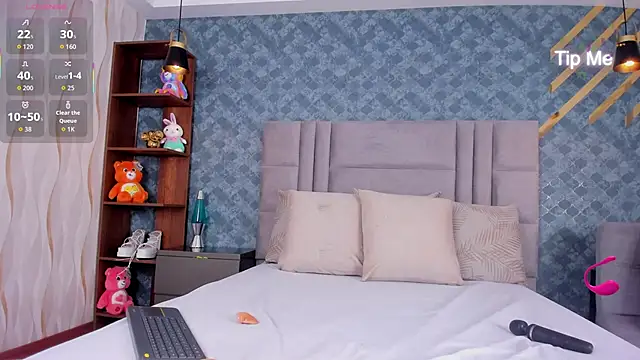 NiiaMoore online show from October 3, 2025, 10:18 pm