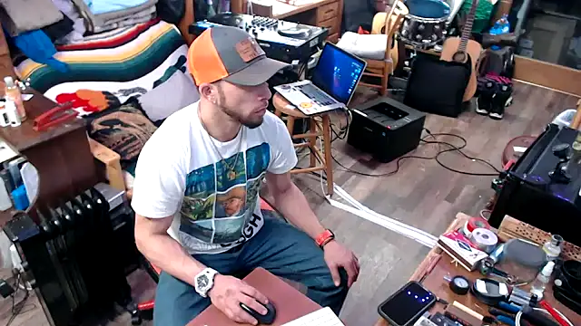 tongueispowerr6d9 online show from February 11, 2025, 2:46 am