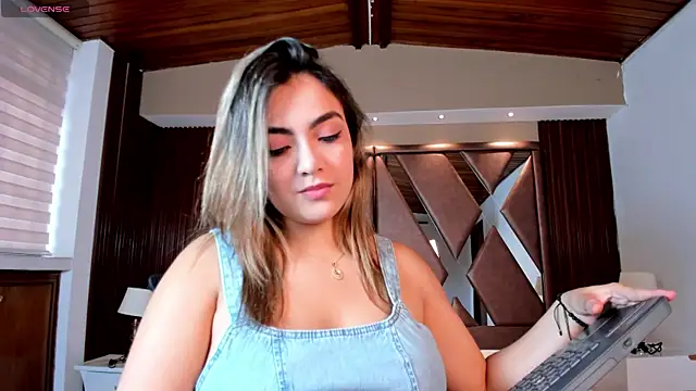 IsabellaaJoness online show from April 14, 2026, 11:27 am