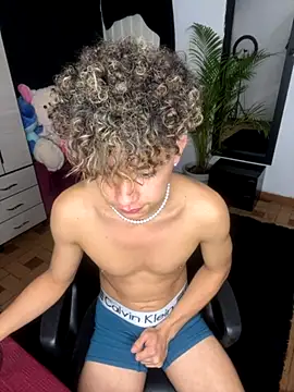 Snapshot of DavidfullOFlove chatting on September 29, 2025, 12:16 am DavidfullOFlove online show from September 29, 2025, 12:16 am