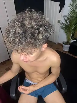 Snapshot of DavidfullOFlove chatting on October 7, 2025, 10:18 pm DavidfullOFlove online show from October 7, 2025, 10:18 pm