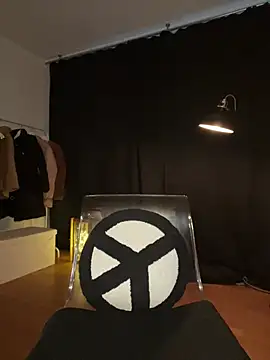 Lena Blom online show from March 6, 2025, 5:33 pm