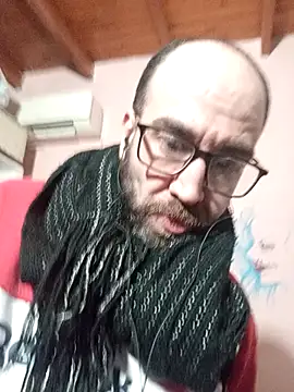 jmliimonsito online show from May 18, 2026, 5:02 am