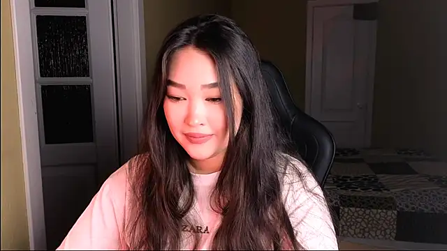 Erica Wayne online show from February 8, 2025, 1:44 pm