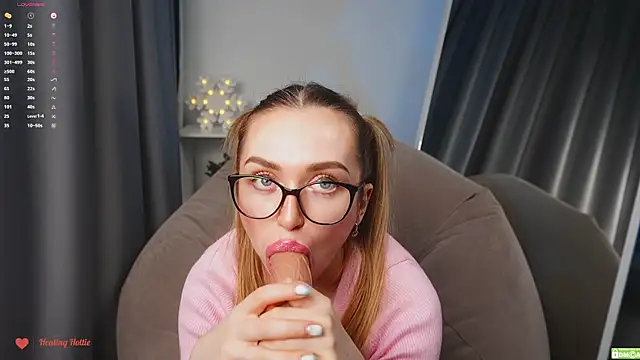 Snapshot of Healing_Hottie chatting on December 11, 2024, 10:06 pm Healing Hottie online show from December 11, 2024, 10:06 pm