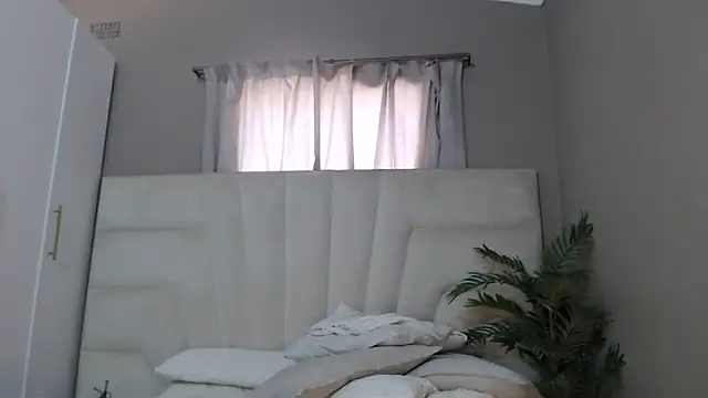 naughtyblackdolie online show from February 7, 2025, 3:19 pm