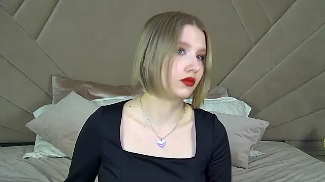 LiliLinn online show from February 11, 2025, 8:37 am