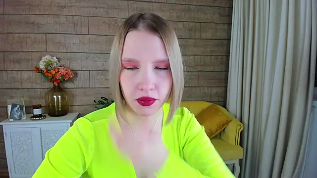 LiliLinn online show from February 12, 2025, 4:33 am