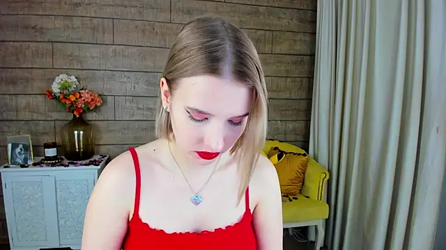 LiliLinn online show from February 14, 2025, 8:10 am