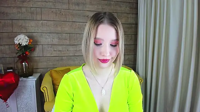 LiliLinn online show from February 19, 2025, 8:12 am