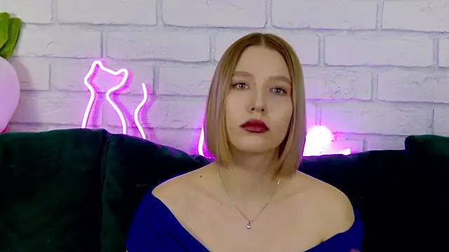 LiliLinn online show from March 10, 2025, 2:16 pm