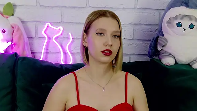 LiliLinn online show from March 12, 2025, 8:30 am