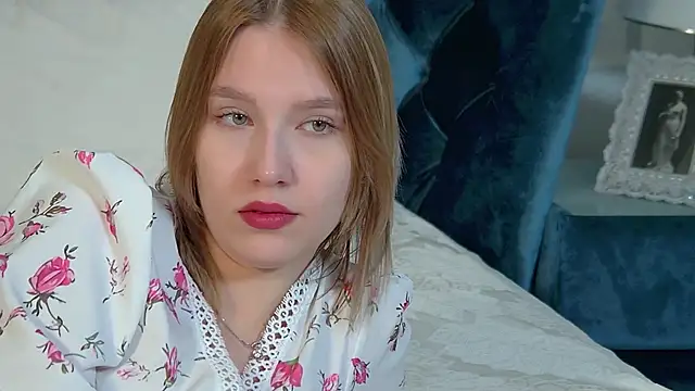 LiliLinn online show from September 13, 2025, 4:23 am