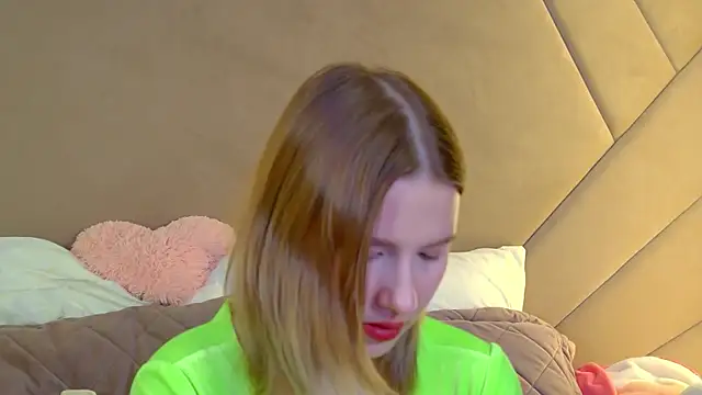 LiliLinn online show from March 7, 2026, 5:48 am