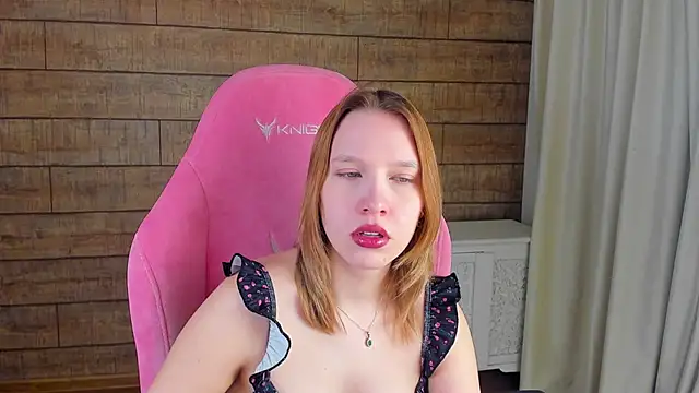 LiliLinn online show from March 20, 2026, 4:50 am