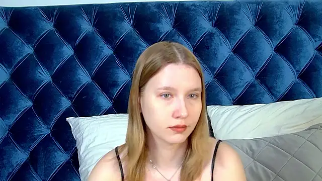 Snapshot of LiliLinn chatting on July 9, 2026, 4:27 am LiliLinn online show from July 9, 2026, 4:27 am