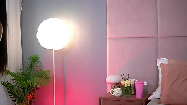 Snapshot of AlmaLuv chatting on September 16, 2025, 3:40 am AlmaLuv online show from September 16, 2025, 3:40 am