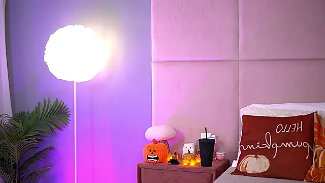 Snapshot of AlmaLuv chatting on November 1, 2025, 4:47 am AlmaLuv online show from November 1, 2025, 4:47 am