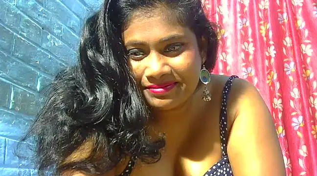 Snapshot of sexy_roma chatting on December 3, 2024, 3:22 pm sexy roma online show from December 3, 2024, 3:22 pm