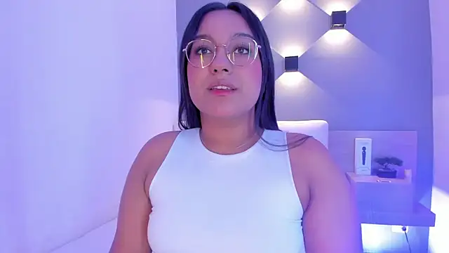 ellamontoya online show from January 28, 2025, 4:39 am