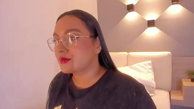 ellamontoya online show from September 24, 2025, 11:13 am