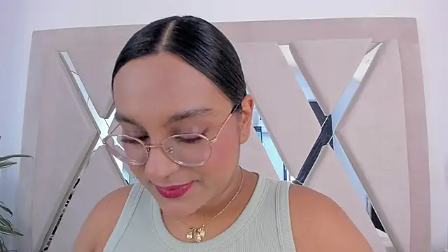 ellamontoya online show from February 9, 2026, 12:09 pm