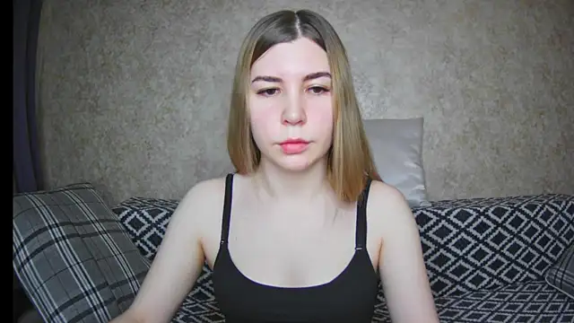 ElllaNuar online show from December 9, 2024, 2:13 am