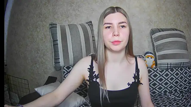 ElllaNuar online show from March 17, 2025, 4:40 am