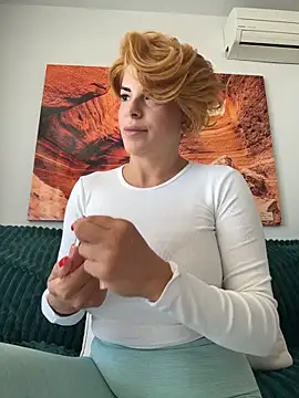 Selvaggia official83 online show from February 9, 2026, 12:31 pm