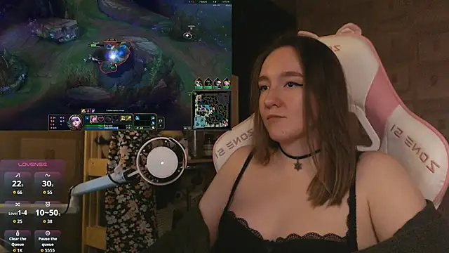 Snapshot of MoonlishSiren chatting on May 22, 2026, 8:14 pm MoonlishSiren online show from May 22, 2026, 8:14 pm