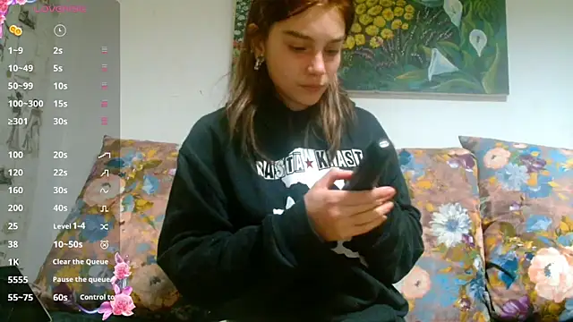 Snapshot of Sophie_Bell chatting on December 18, 2024, 6:57 pm Sophie Bell online show from December 18, 2024, 6:57 pm