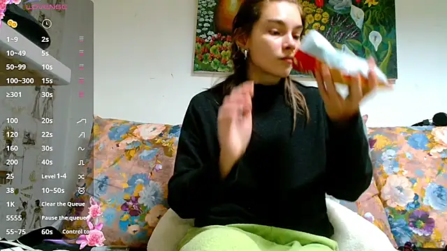 Snapshot of Sophie_Bell chatting on January 17, 2025, 5:30 pm Sophie Bell online show from January 17, 2025, 5:30 pm