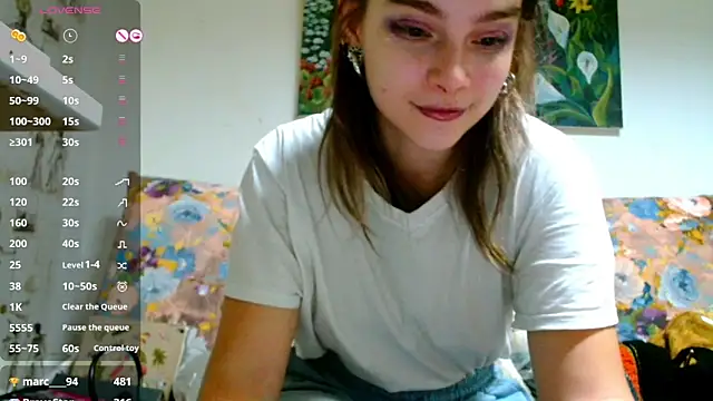 Snapshot of Sophie_Bell chatting on January 23, 2025, 8:35 pm Sophie Bell online show from January 23, 2025, 8:35 pm