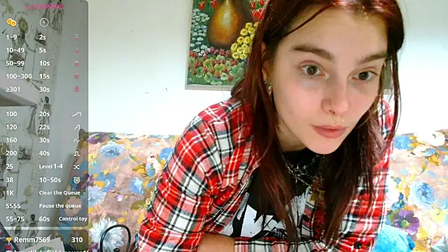 Snapshot of Sophie_Bell chatting on February 6, 2025, 6:46 pm Sophie Bell online show from February 6, 2025, 6:46 pm