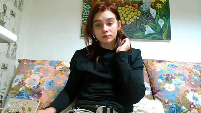 Snapshot of Sophie_Bell chatting on February 24, 2025, 5:31 pm Sophie Bell online show from February 24, 2025, 5:31 pm