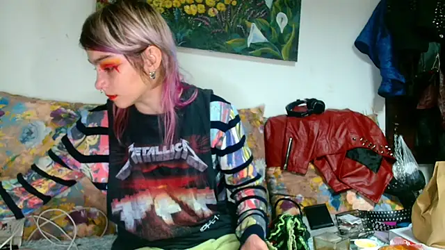 Snapshot of Sophie_Bell chatting on October 17, 2025, 5:26 pm Sophie Bell online show from October 17, 2025, 5:26 pm